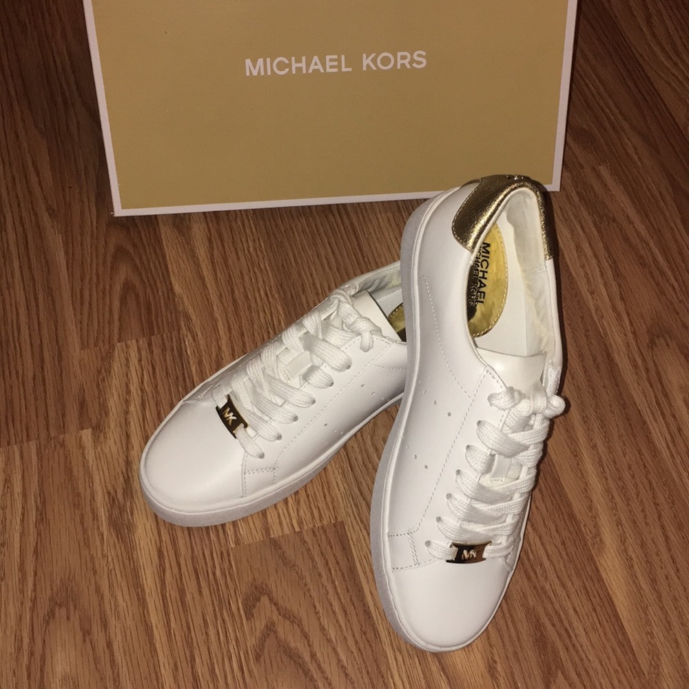 NWT!✨ Michael Kors Irving Lace up white/gold
